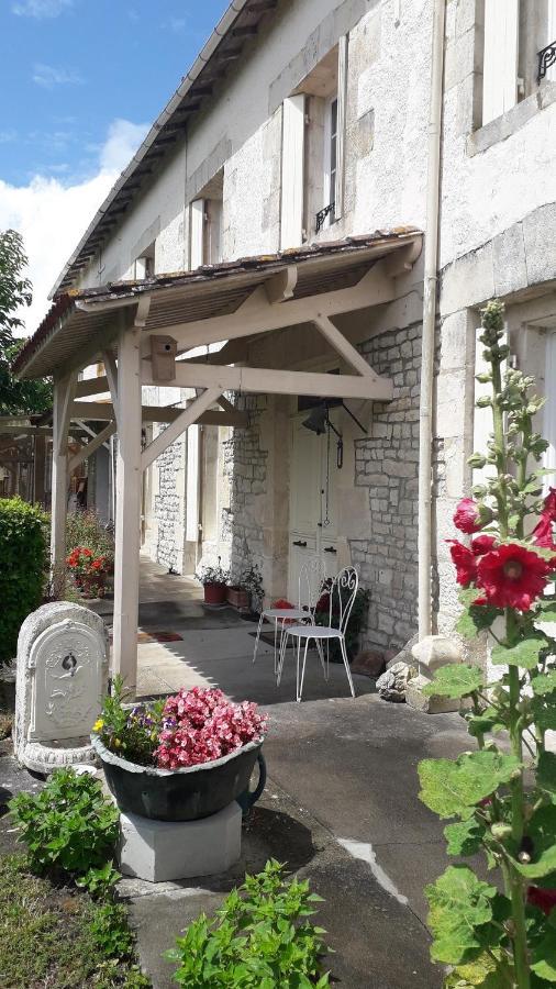 Domaine De Pelouaille - Chambre D'Hotes Saint-Jean-dʼAngély Eksteriør bilde