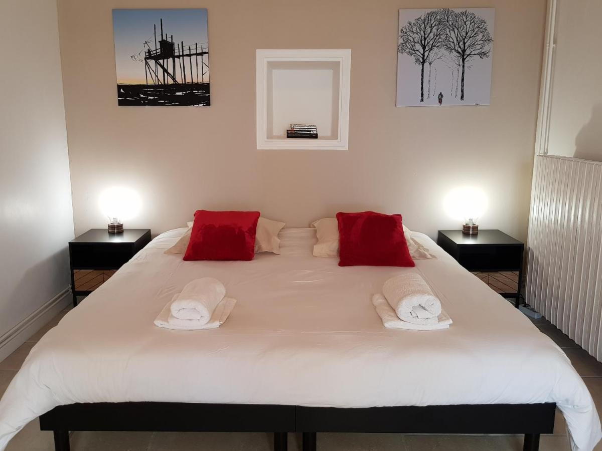 Domaine De Pelouaille - Chambre D'Hotes Saint-Jean-dʼAngély Eksteriør bilde