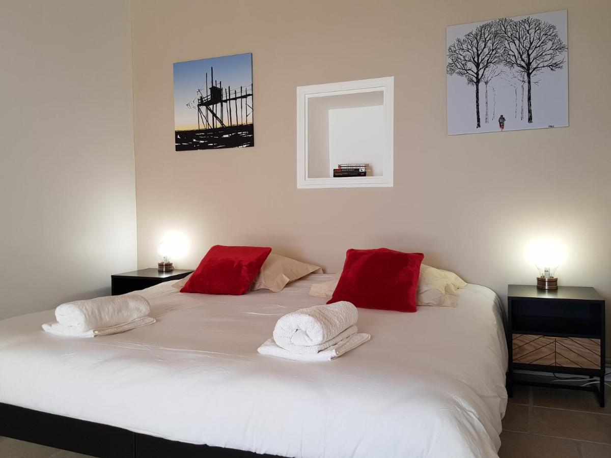 Domaine De Pelouaille - Chambre D'Hotes Saint-Jean-dʼAngély Eksteriør bilde