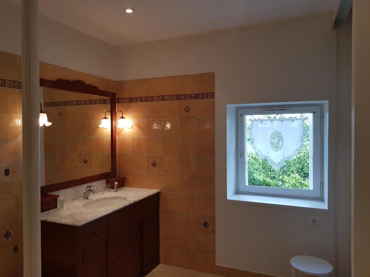 Domaine De Pelouaille - Chambre D'Hotes Saint-Jean-dʼAngély Eksteriør bilde