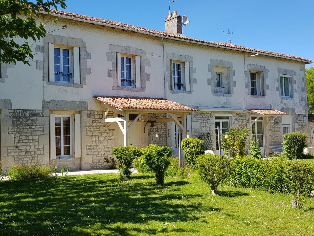Domaine De Pelouaille - Chambre D'Hotes Saint-Jean-dʼAngély Eksteriør bilde